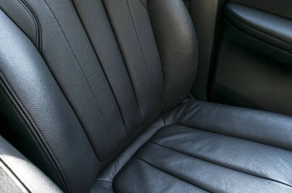 Moderne Luxeauto Zwarte Geperforeerde Lederen Interieur Onderdeel Van Leder Autostoel — Stockfoto