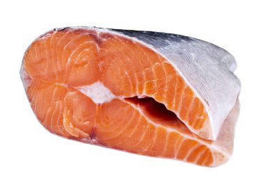 Beyaz arka plan üzerinde izole taze somon steak. Somon kırmızı balık biftek. Büyük kazık somon Steak. Büyük organik biftek dizilmiş somon. Büyük parçaları çiğ somon.