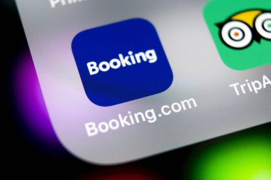 Sankt-Petersburg, Rusya, 10 Ağustos 2018: Booking.com uygulama simgesi üzerinde Apple iphone X ekran yakın çekim. Rezervasyon app simgesi. Booking.com. sosyal medya app. sosyal ağ