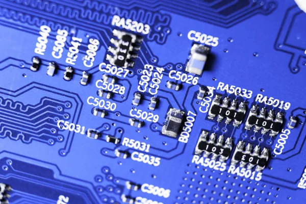 Macro Disparo Una Placa Circuito Con Resistencias Microchips Componentes Electrónicos — Foto de Stock