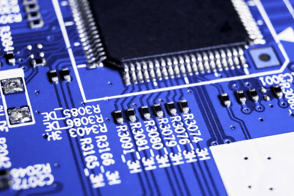 Macro Disparo Una Placa Circuito Con Resistencias Microchips Componentes Electrónicos — Foto de Stock