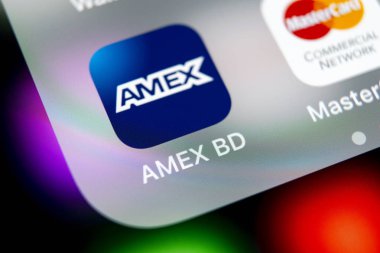 Sankt-Petersburg, Rusya, 16 Ağustos 2018: Amex uygulama simgesi üzerinde Apple iphone X smartphone ekran yakın çekim. Amex app simgesi. Amerikan express bir online elektronik finans ödeme sistemidir.