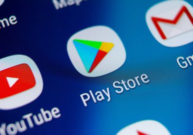 Sankt-Petersburg, Rusya, 19 Ağustos 2018: Oyun deposu uygulama simgesi Samsung Galaxy S9 smartphone ekran yakın çekim. Mobil uygulama simgesi oyun deposu. Sosyal ağ. Google oyun deposu. Oyun piyasası