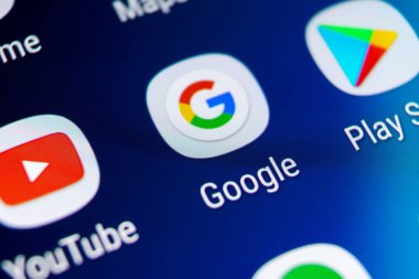 Sankt-Petersburg, Rusya, 19 Ağustos 2018: Google arama uygulama simgesi Samsung Galaxy S9 smartphone ekran yakın çekim. Google app simgesi. Sosyal ağ. Sosyal medya simge