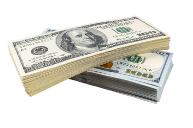 Beyaz arka planda izole edilmiş 100 dolarlık banknotlar yığını. 100 dolarlık banknotlar halinde yığınla nakit para. Yüz dolarlık banknotlar yığını. Finansal başarı kavramı.