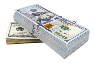 Beyaz arka planda izole edilmiş 100 dolarlık banknotlar yığını. 100 dolarlık banknotlar halinde yığınla nakit para. Yüz dolarlık banknotlar yığını. Finansal başarı kavramı.