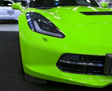 Sankt-Petersburg, Rusya, 21 Temmuz 2017: Açık yeşil Chevrolet Corvette Z06 görünümünü. Araba dış detaylar.  