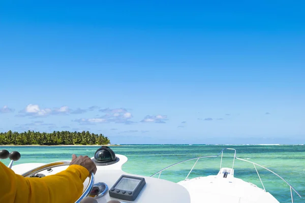 Hand Captain Steering Wheel Motor Boat Blue Ocean Fishery Day — Stock Photo, Image