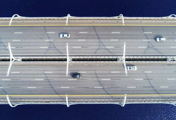 Vista Aerea Dell Autostrada Nell Oceano Auto Che Attraversano Cavalcavia — Foto Stock