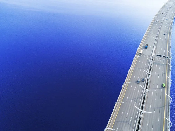 Vista Aerea Dell Autostrada Nell Oceano Auto Che Attraversano Cavalcavia — Foto Stock