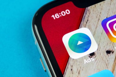 Sankt-Petersburg, Rusya, 19 Eylül 2018: Facebook reklamları uygulama simgesi üzerinde Apple iphone X ekran yakın çekim. Facebook iş app simgesi. Facebook reklamları mobil uygulama. Sosyal medya ağı