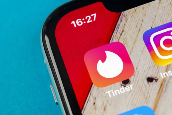 Санкт Петербург Россия Сентября 2018 Года Значок Приложения Tinder Экране — стоковое фото