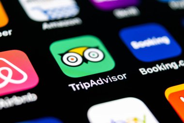 Sankt-Petersburg, Rusya, 30 Eylül: Tripadvisor uygulama simgesi üzerinde Apple iphone X ekran yakın çekim. TripAdvisor.com app simgesi. Sosyal medya ağı. Sosyal medya uygulaması