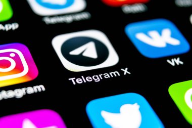 Sankt-Petersburg, Rusya, 30 Eylül 2018: Telgraf X uygulama simgesi üzerinde Apple iphone X ekran yakın çekim. Telgraf X app simgesi. Telgraf X bir online sosyal medya sosyal ağdır. Sosyal medya uygulaması