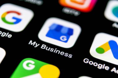 Sankt-Petersburg, Rusya, 30 Eylül 2018: Google My iş uygulama simgesi üzerinde Apple iphone X ekran yakın çekim. Google My iş simgesi. Google İş başvurum. Sosyal medya ağı