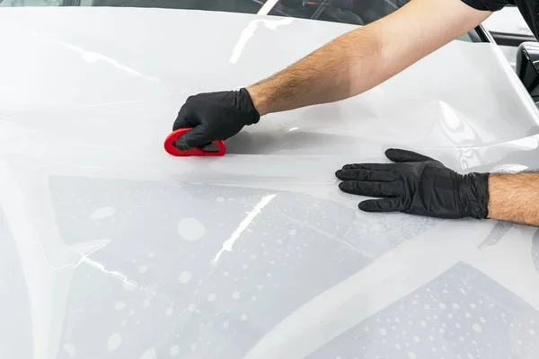 Car Wrapping Specialist Putting Vinyl Foil Film Car Protective Film — Stock Photo, Image