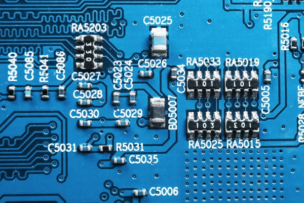 Makroaufnahme Einer Platine Mit Widerständen Mikrochips Und Elektronischen Bauteilen Computerhardwaretechnologie — Stockfoto