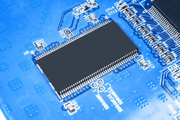 Macro Shot Une Circuitboard Avec Micropuces Résistantes Composants Électroniques Technologie — Photo