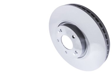 Beyaz arka plan üzerinde izole disk fren. Otomobil parçaları. Fren disk rotor üzerinde beyaz izole. Disk fren. Araba parçası. Araba ayrıntılı. Yedek parçalar