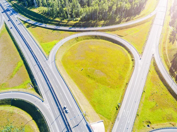 Vue Aérienne Autoroute Ville Voitures Traversant Passage Supérieur Échangeur Échange — Photo