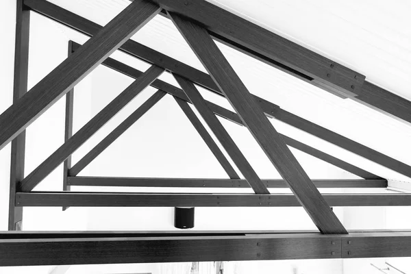 Moderne Holzbalken Decke Und Leuchten Den Eichenholzplatten Eingebettet Hallendeckenkonstruktion Innenraum — Stockfoto