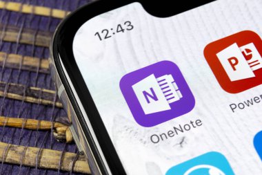 Sankt-Petersburg, 5 Aralık 2018: Microsoft Onenote office uygulama simgesini Apple iphone X ekran yakın çekim. Microsoft bir not app simgesi. Microsoft Onenote uygulama. Sosyal medya ağı