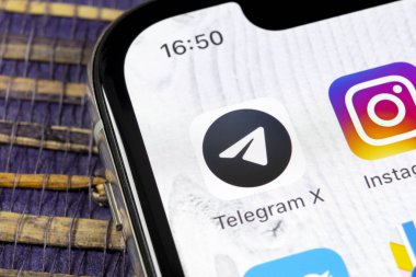 Sankt-Petersburg, Rusya, 5 Aralık 2018: Telgraf X uygulama simgesi üzerinde Apple iphone X ekran yakın çekim. Telgraf X app simgesi. Telgraf X bir online sosyal medya sosyal ağdır. Sosyal medya uygulaması