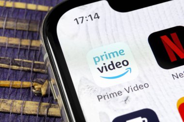 Sankt-Petersburg, Rusya, 5 Aralık 2018: Amazon Prime Video uygulama simgesi üzerinde Apple iphone X ekran yakın çekim. Amazon Primevideo app simgesi. Amazon Prime uygulama. Sosyal medya ağı