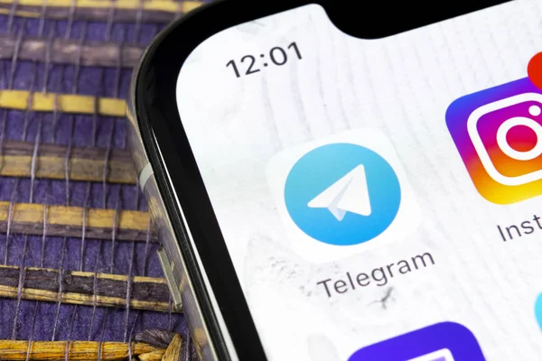Sankt-Petersburg, Rusya, 5 Aralık 2018: Telgraf uygulama simgesi üzerinde Apple iphone X ekran yakın çekim. Telgraf app simgesi. Telgraf bir online sosyal medya sosyal ağdır. Sosyal medya uygulaması