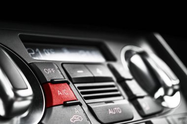 Klima düğme bir araba içinde. İklim kontrolü Ac birim yeni arabada. Modern araba iç ayrıntılar. Araba Detaylandırma.