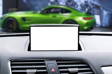 İzole boş ekran kullanım için navigasyon haritaları ve beyaz kırpma yolu ile Gps. Isolated arabada izlemek. Araba ayrıntılı. Modern araba iç detaylar. 