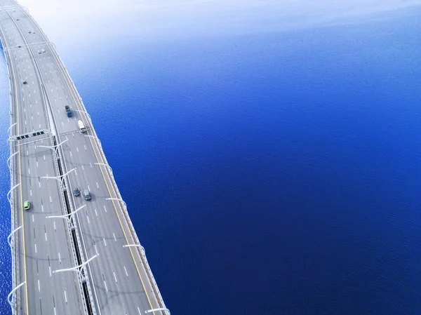 Vista Aerea Dell Autostrada Nell Oceano Auto Che Attraversano Cavalcavia — Foto Stock