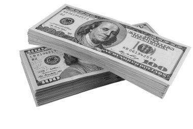 Beyaz arka planda izole edilmiş 100 dolarlık banknotlar yığını. 100 dolarlık banknotlar halinde yığınla nakit para. Yüz dolarlık banknotlar yığını. Finansal başarı kavramı.