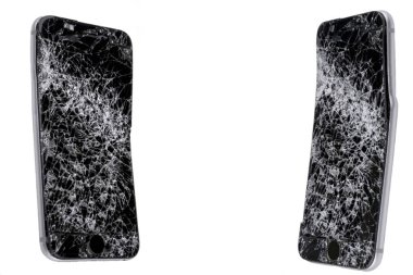 İki Modern hareket eden smartphone kırık ekran ve zararlar. Cep telefonu çöktü ve kazı kazan. Aygıt yok. Gadget'ı parçalamak, onarım gerekir. Beyaz arka plan üzerinde izole