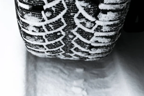 Neumático Del Coche Nieve Cierra Huellas Coche Nieve Rastros Del —  Fotos de Stock