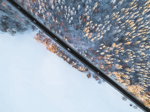 Вид Повітря Машину Зимову Дорогу Лісі Зимові Ландшафтні Села Аерофотозйомка — стокове фото