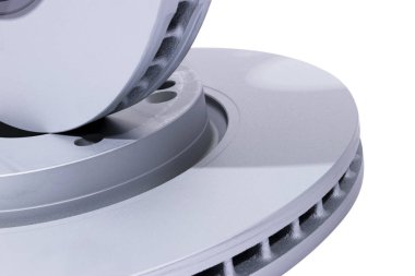 Araba fren disk üzerinde beyaz arka plan izole. Otomobil parçaları. Fren disk rotor üzerinde beyaz izole. Disk fren. Araba parçası. Araba ayrıntılı. Yedek parçalar