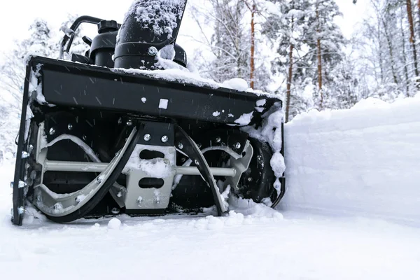 Egy Téli Napon Munkahelyi Snowblower Eltávolítása Után Havazás Hóvihar Tisztás — Stock Fotó