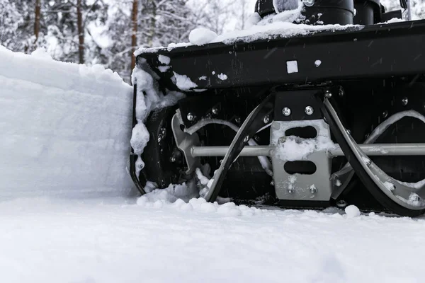 Egy Téli Napon Munkahelyi Snowblower Eltávolítása Után Havazás Hóvihar Tisztás — Stock Fotó