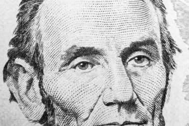 Yakın kadar olan Abraham Lincoln portre görüntülemek beş dolarlık banknot. Parayı arka plan. 5 dolarlık banknot Abraham Lincoln ile makro atış gözleri. Para arka plan. Yüz portre. Siyah ve beyaz
