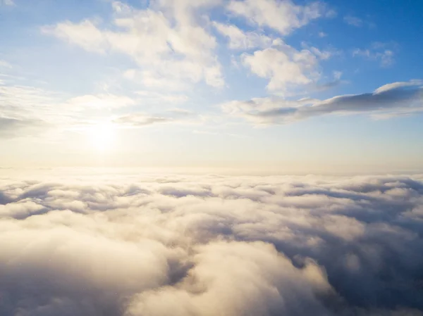 Mavi Gökyüzünde Havadan Görünümü Beyaz Bulutlar Üstten Görünüm Drone Görüntüleyin — Stok fotoğraf