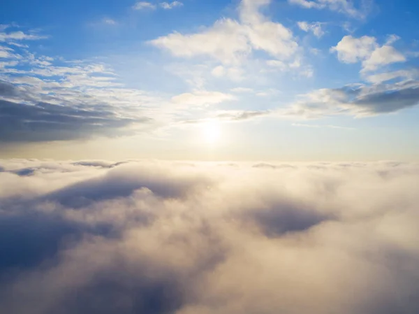 Mavi Gökyüzünde Havadan Görünümü Beyaz Bulutlar Üstten Görünüm Drone Görüntüleyin — Stok fotoğraf