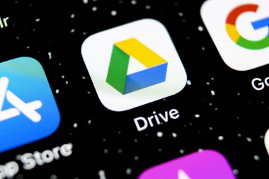 Sankt-Petersburg, Rusya, 3 Şubat 2019: Google sürücü uygulama simgesi üzerinde Apple iphone X ekran yakın çekim. Google götürmek kutsal kişilerin resmi. Google sürücü uygulama. Sosyal medya ağı