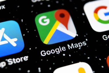 Sankt-Petersburg, Rusya, 3 Şubat 2019: Google Maps uygulaması simgesi Apple iphone X ekran yakın çekim. Google Haritalar simgesini. Google uygulama eşleştirir. Sosyal medya ağı