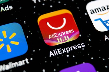 Sankt-Petersburg, Rusya, 3 Şubat 2019: Aliexpress uygulama simgesi Apple iphone X smartphone ekranda. Aliexpress app simgesi. Aliexpress.com popüler e-ticaret uygulaması var. Sosyal medya simge