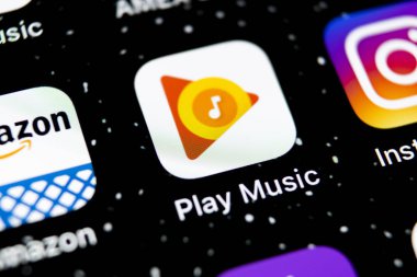 Sankt-Petersburg, Rusya, 3 Şubat 2019: Google oynamak müzik uygulama simgesi üzerinde Apple iphone X ekran yakın çekim. Google oyunu app simgesi. Google oyun müzik uygulama. Sosyal medya ağı