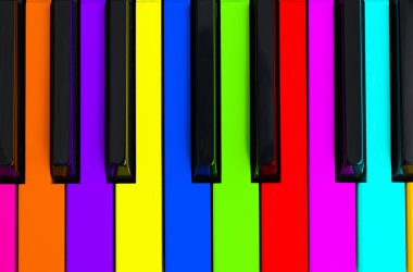 Üstten Görünüm çok renkli piyano tuşlarının. Piyano tuşlarının yakın çekim. Ön Görünümü Kapat. Seçici odak ile piyano klavye. Üstten Görünüm. Renkli piyano klavye bakış açısı ile kırmızı düğme. Yumuşak ligting