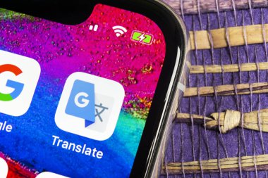 Sankt-Petersburg, Rusya, 17 Şubat 2019: Google Translate uygulama simgesi üzerinde Apple iphone X ekran yakın çekim. Google Translate simgesi. Google Translate uygulama. Sosyal medya ağı