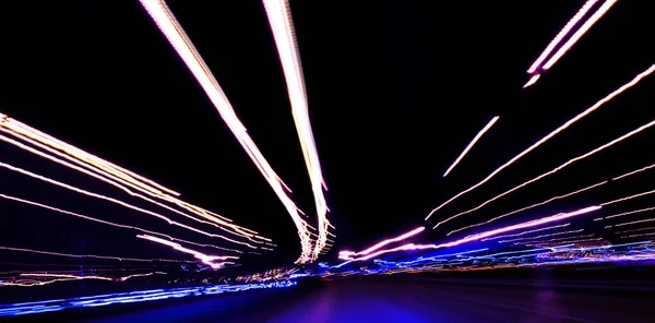 Coches Senderos Ligeros Una Carretera Curva Por Noche Rutas Tráfico — Foto de Stock