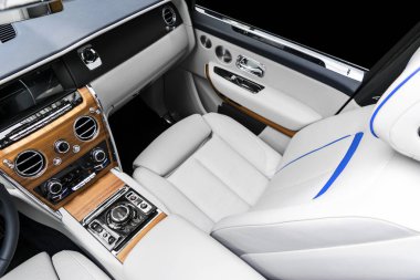 Modern lüks araba beyaz deri iç doğal ahşap panel ile